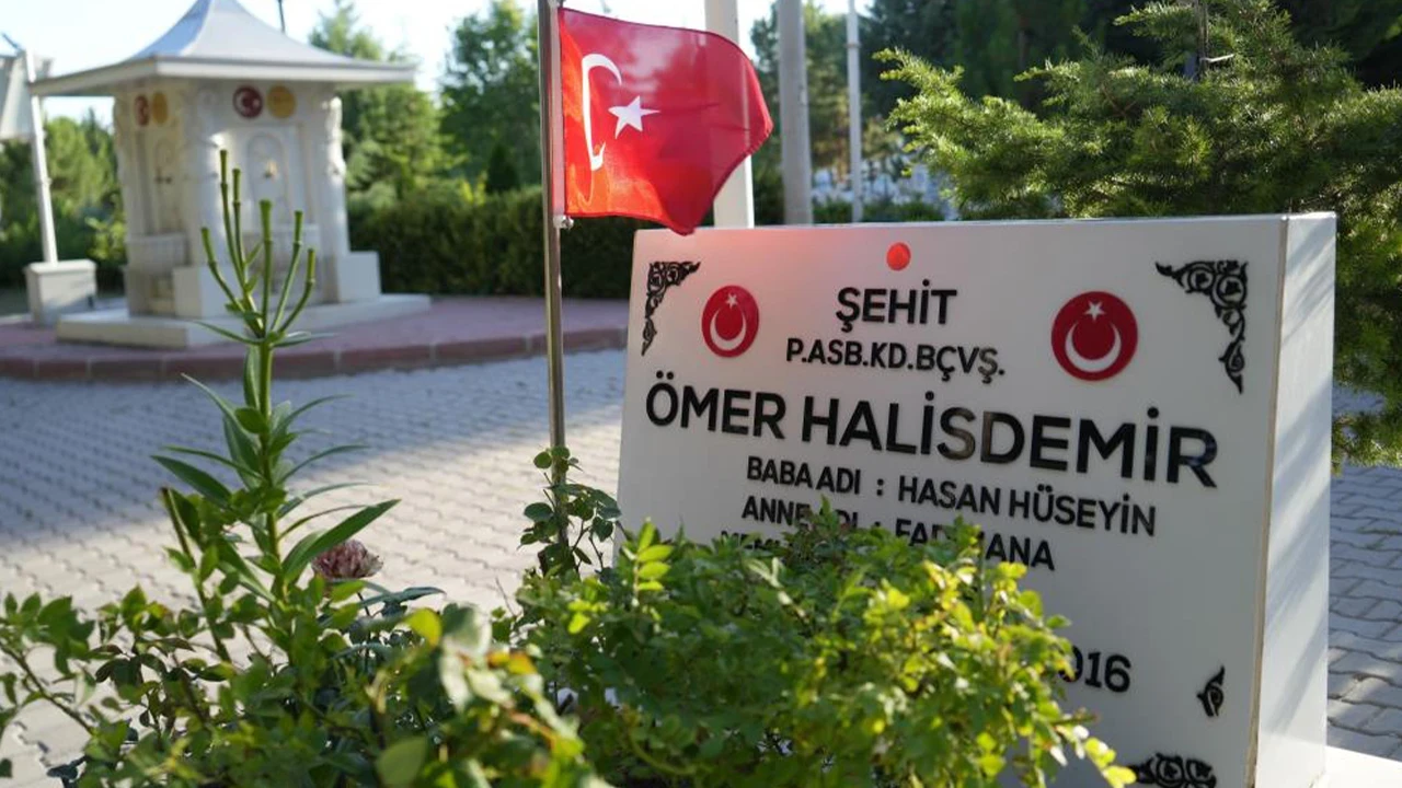Ömer Halisdemir'in kabrine ziyaret