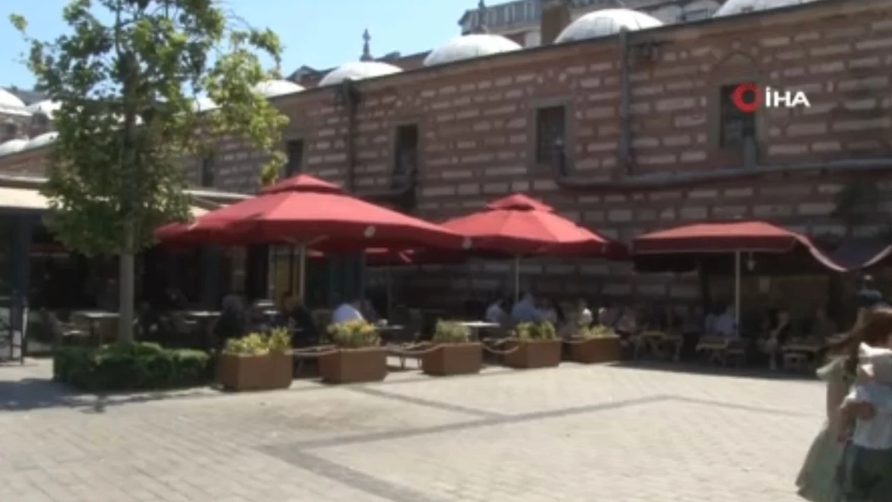 Mısır Çarşısı'nda korkutan yangın