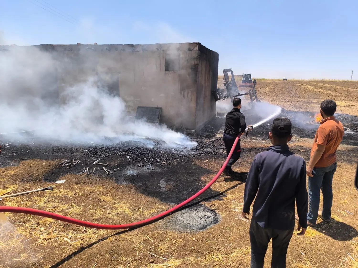 Mardin'in 4 ilçesinde peş peşe yangın: Saman, anız ve orman alanları alevlere teslim oldu