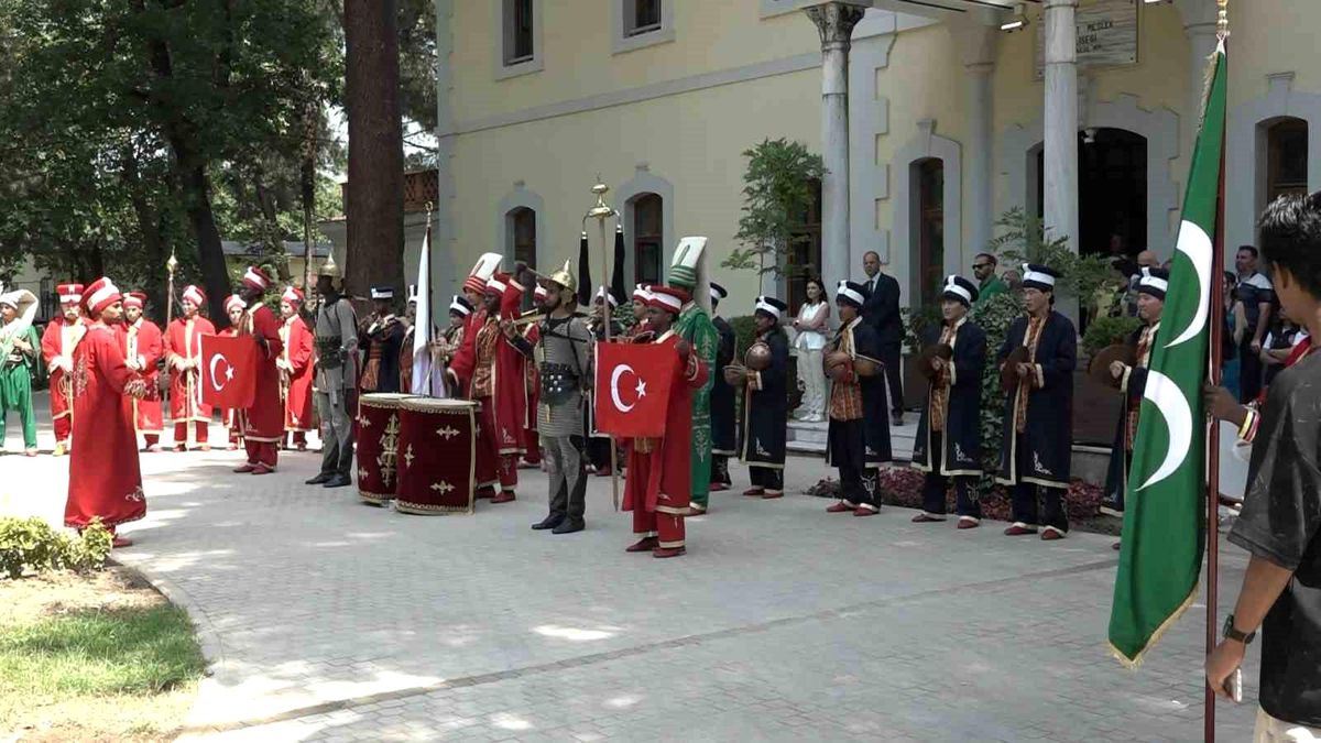 25 ülkeden öğrenciler aynı safta: Mehterle kültür köprüsü kurdular