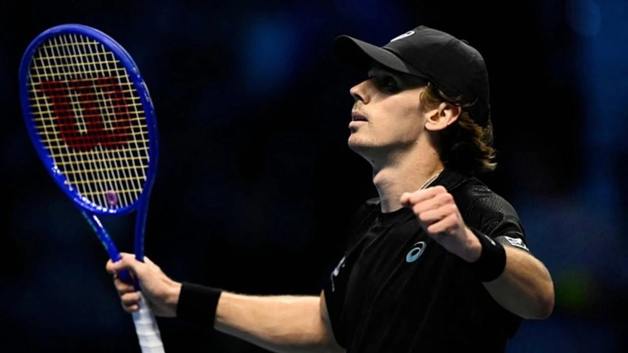 Wimbledon'da Rybakina şoku: De Minaur son 16'da