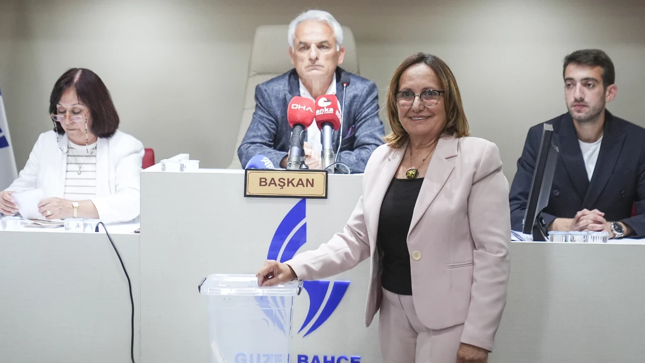 Güzelbahçe'de Başkan Vekilliğine CHP'li Ayşe Akın Seçildi