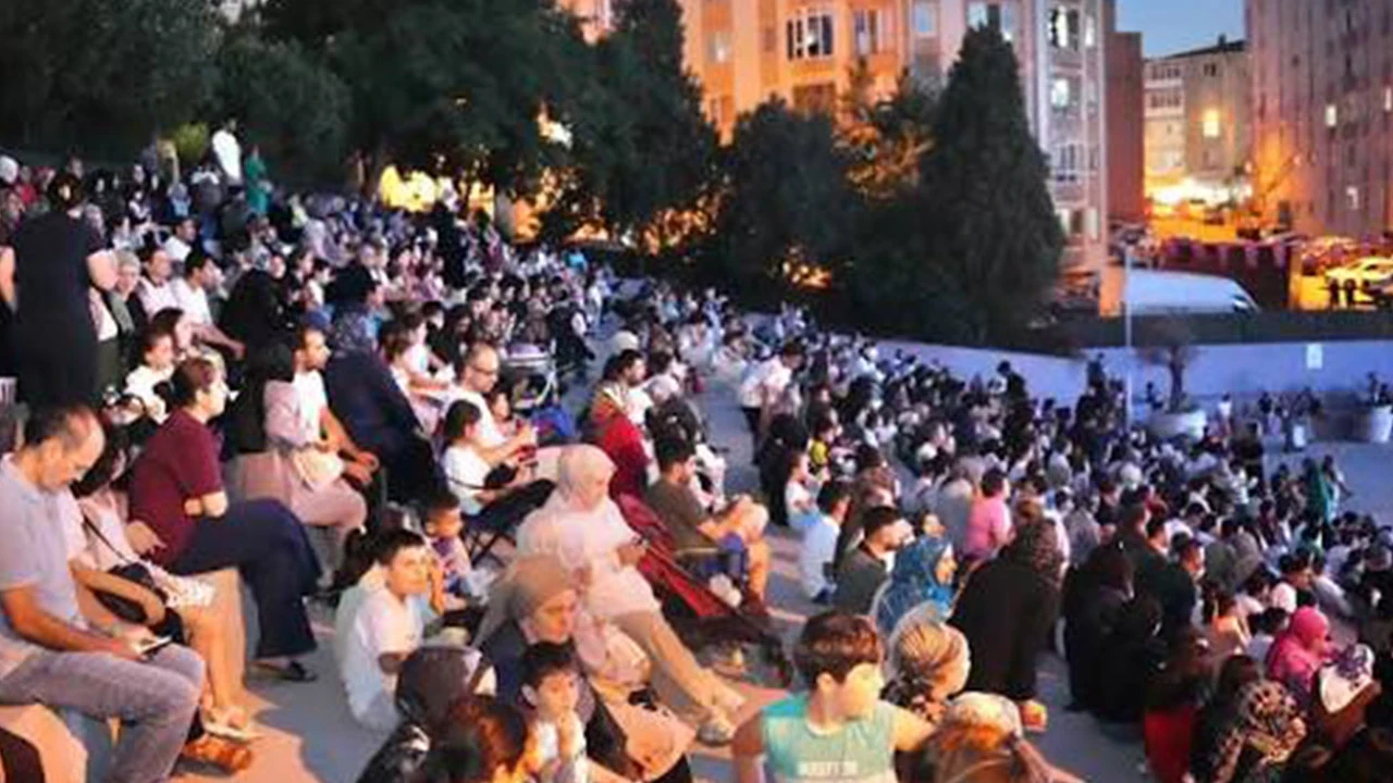 Bakırköy’de açık hava sinema keyfi başladı