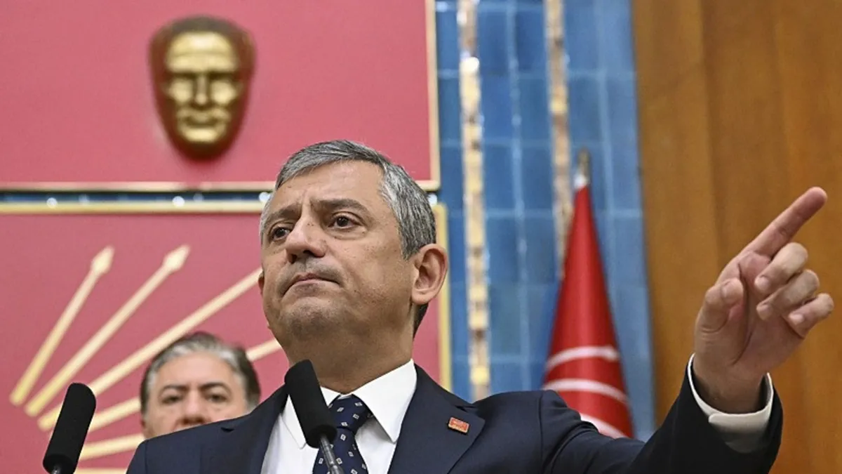 CHP’den toplu firar! Özel’in ekibi kapalı grupta toplandı