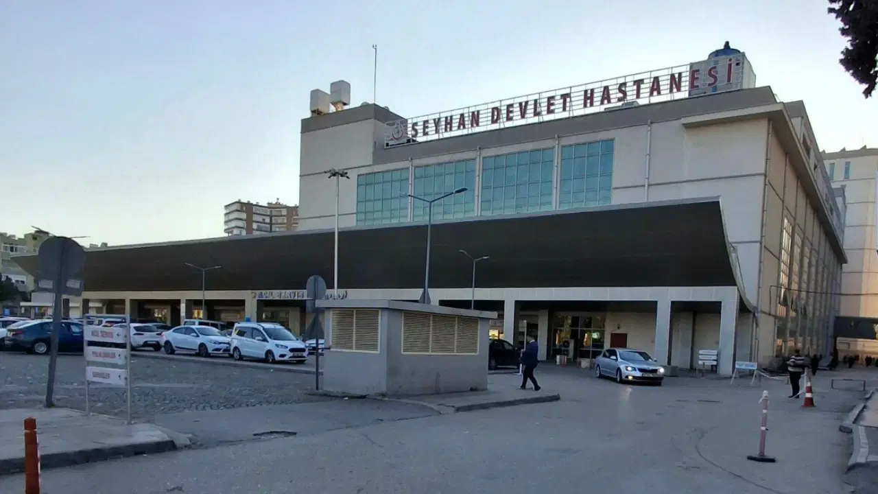 Yaralanan işçi ameliyat oldu: Belinde panç unuttular