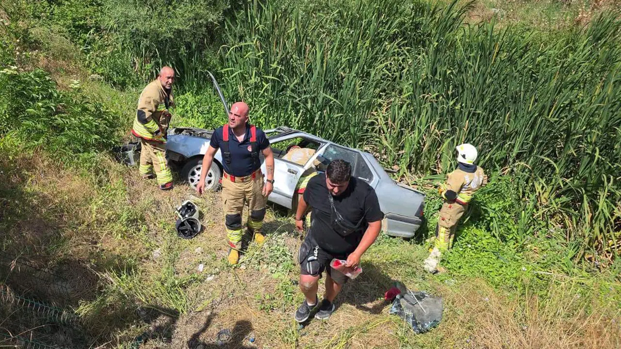 Edirne'de otomobil dere yatağına devrildi: 2 kişi yaralandı