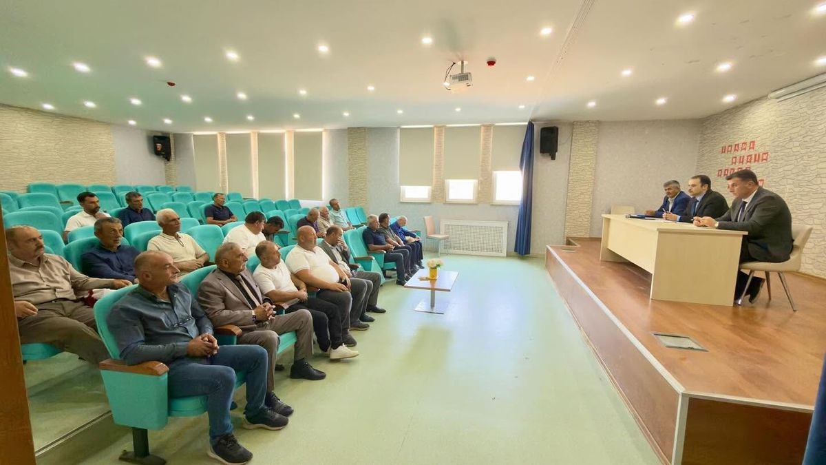 Demirözü’nde muhtarlarla değerlendirme toplantısı yapıldı
