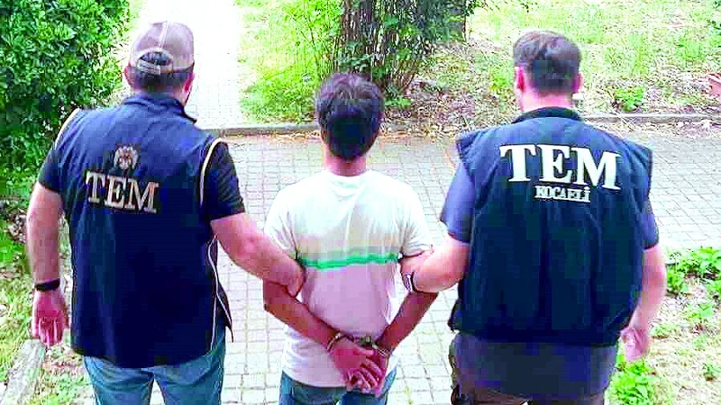 FETÖ dershanelerine baskın: 15 gözaltı