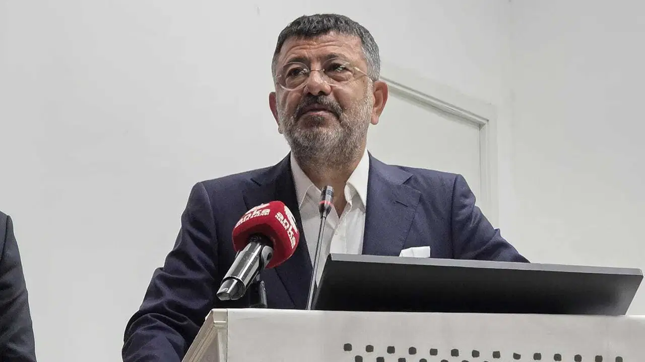 Veli Ağbaba'dan iddialara yanıt, Özgür Özel'e destek: 'Boynumu veririm, boyun eğmem'