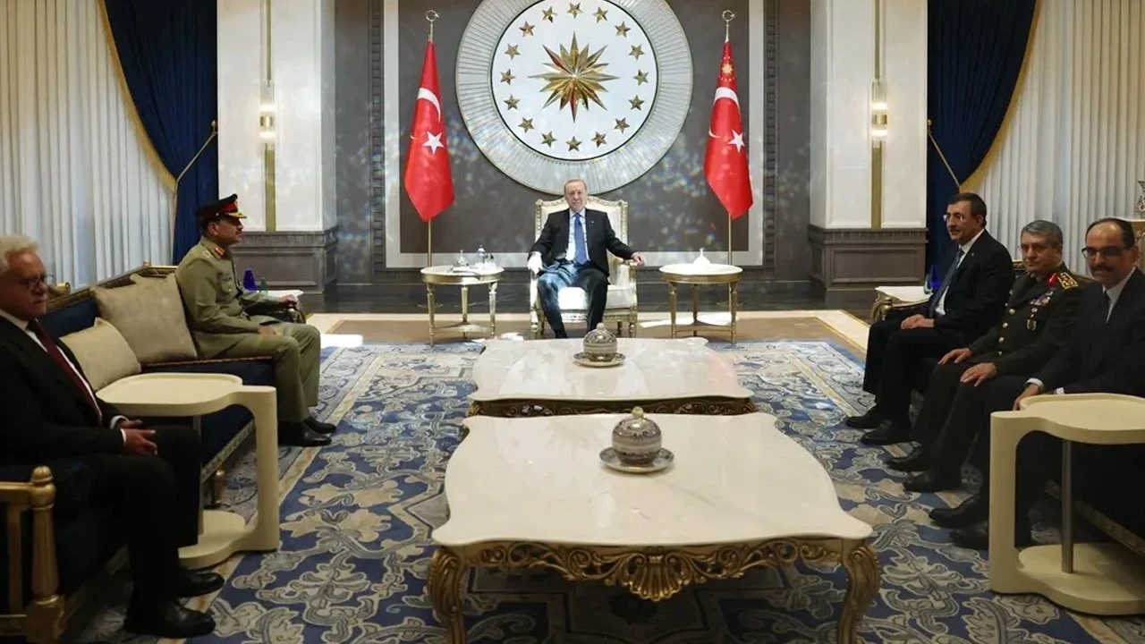 Cumhurbaşkanı Erdoğan, Mareşal Asım Munir’i kabul etti