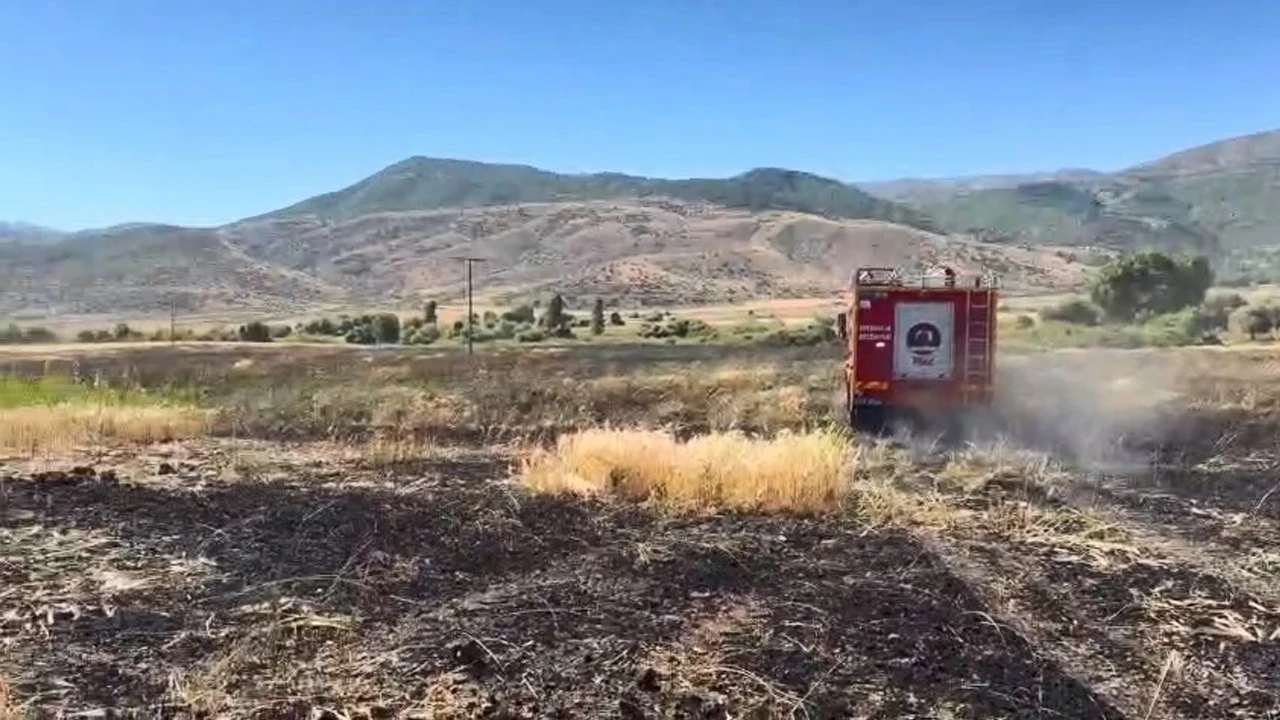 Elazığ Kovancılar'da korkutan arazi yangını itfaiye ekiplerince söndürüldü