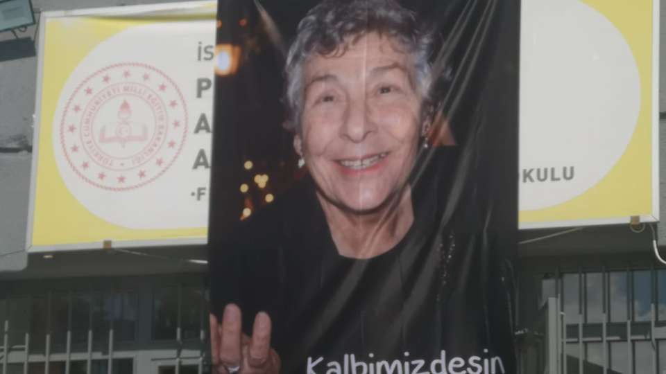 Paşabahçe Ferit İnal Lisesi mezunları, okulun efsane hocası Zülal Şişmanoğlu'nu andı