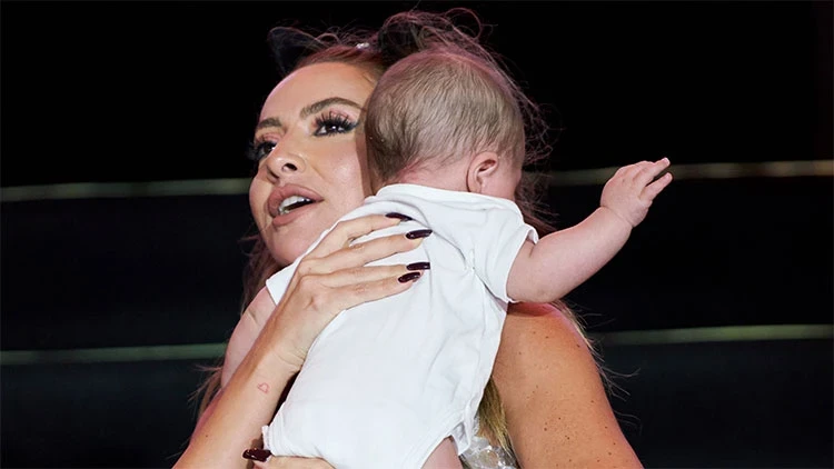 Hadise'nin 5 aylık hayranı