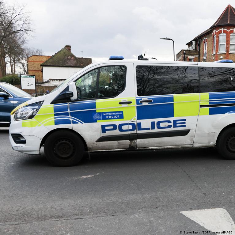 Londra'da Yahudi mahallesinde ambulanslar ateşe verildi