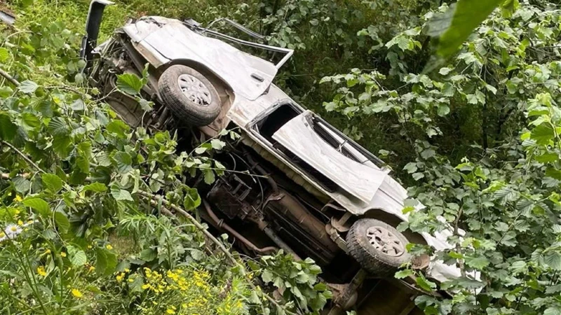Giresun’da kamyonet fındık bahçesine yuvarlandı: Bir kişi hayatını kaybetti