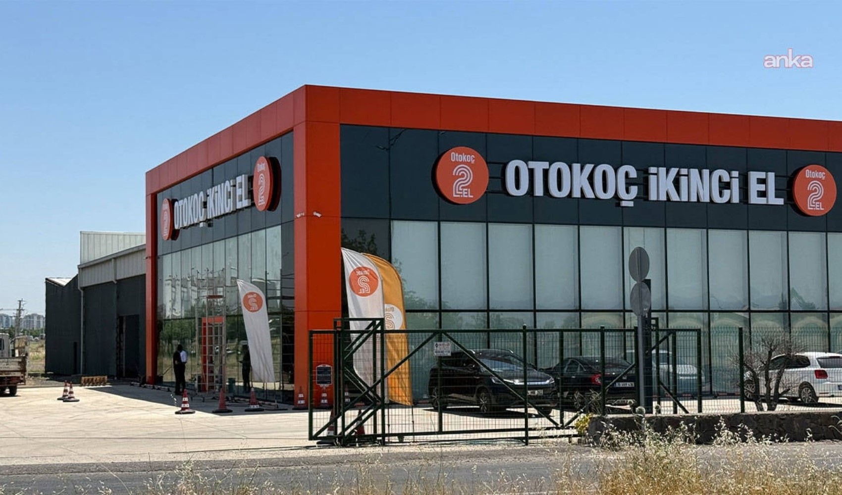 Saldırı dalgası büyüyor: Diyarbakır'da Otokoç bayisi de kurşunlandı
