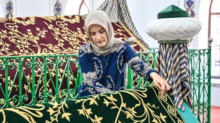 Hanedan türbelerindeki 'puşide'ler yeniliyor