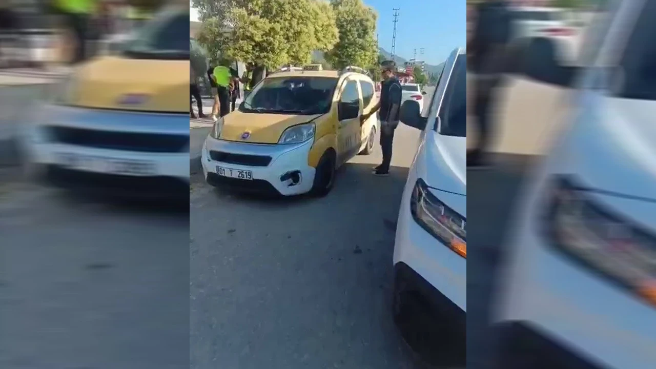 Öncü araçla göçmen kaçıran taksi polise yakalandılar