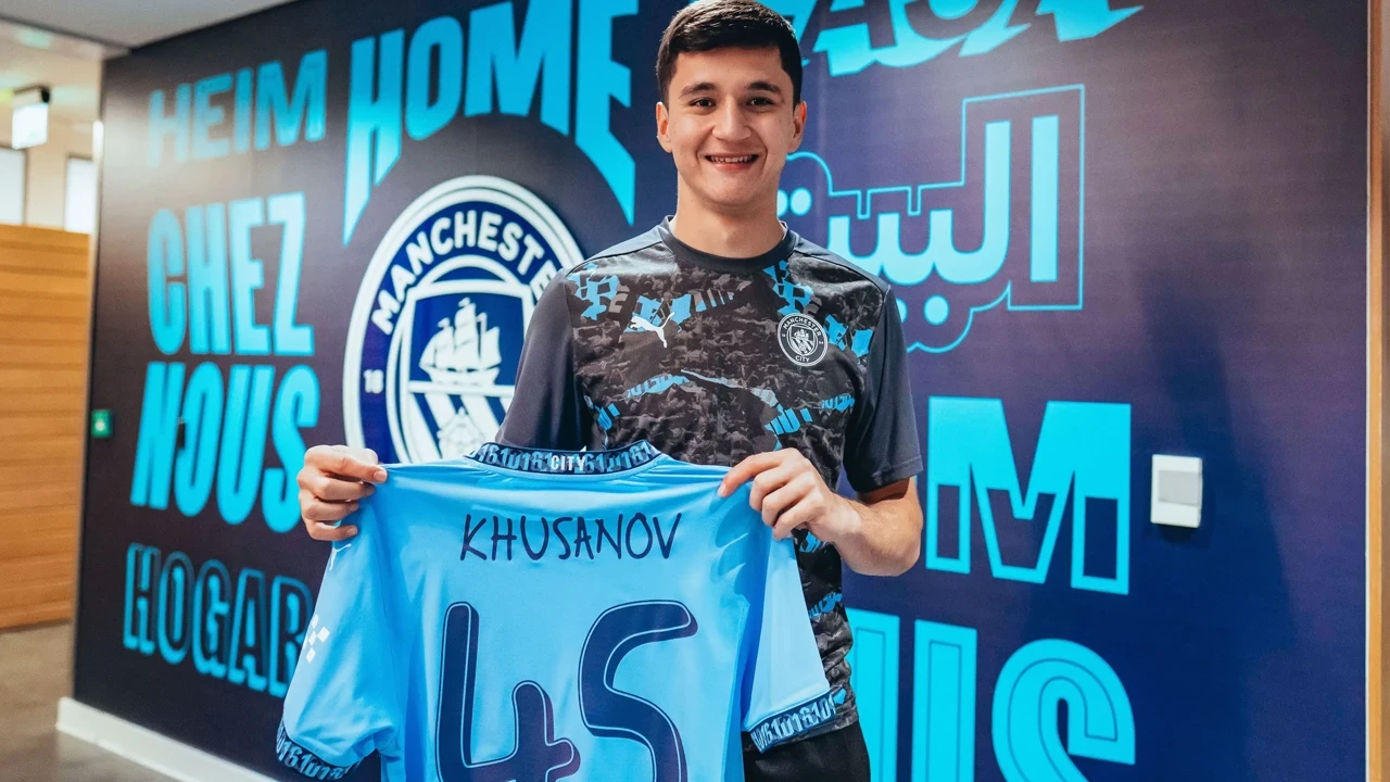 Manchester City, Khusanov'un sözleşmesini uzattı