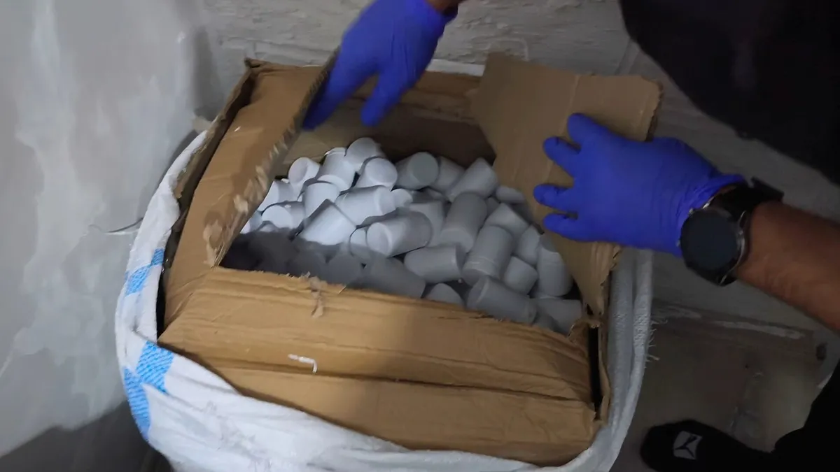 Malatya'da 2 ev ile 1 otomobilden uyuşturucu hap fışkırdı! 2 gözaltı
