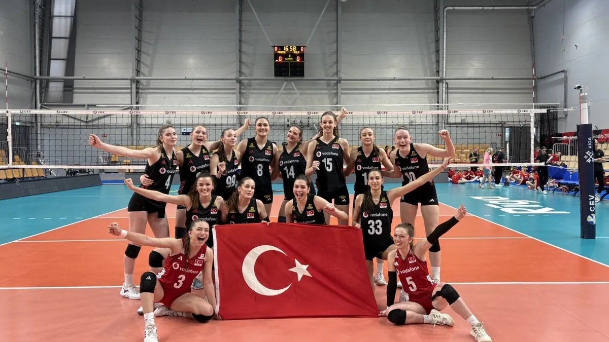 18 Yaş Altı Kadın Voleybol Takımı namağlup finalde!