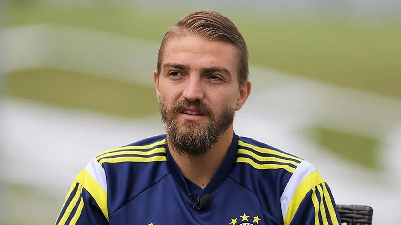 Caner Erkin 37 yaşında futbolu bıraktı: Gördüğü toplam kartlar dikkat çekti
