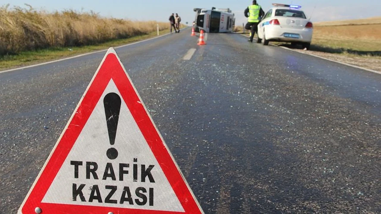 Otomobille motosiklet çarpıştı: 1 çocuk öldü