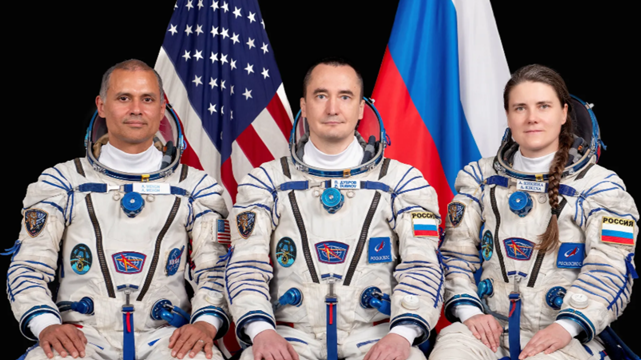 ABD'li astronot ve Rus kozmonotlar üç saatte uzay istasyonuna ulaştı