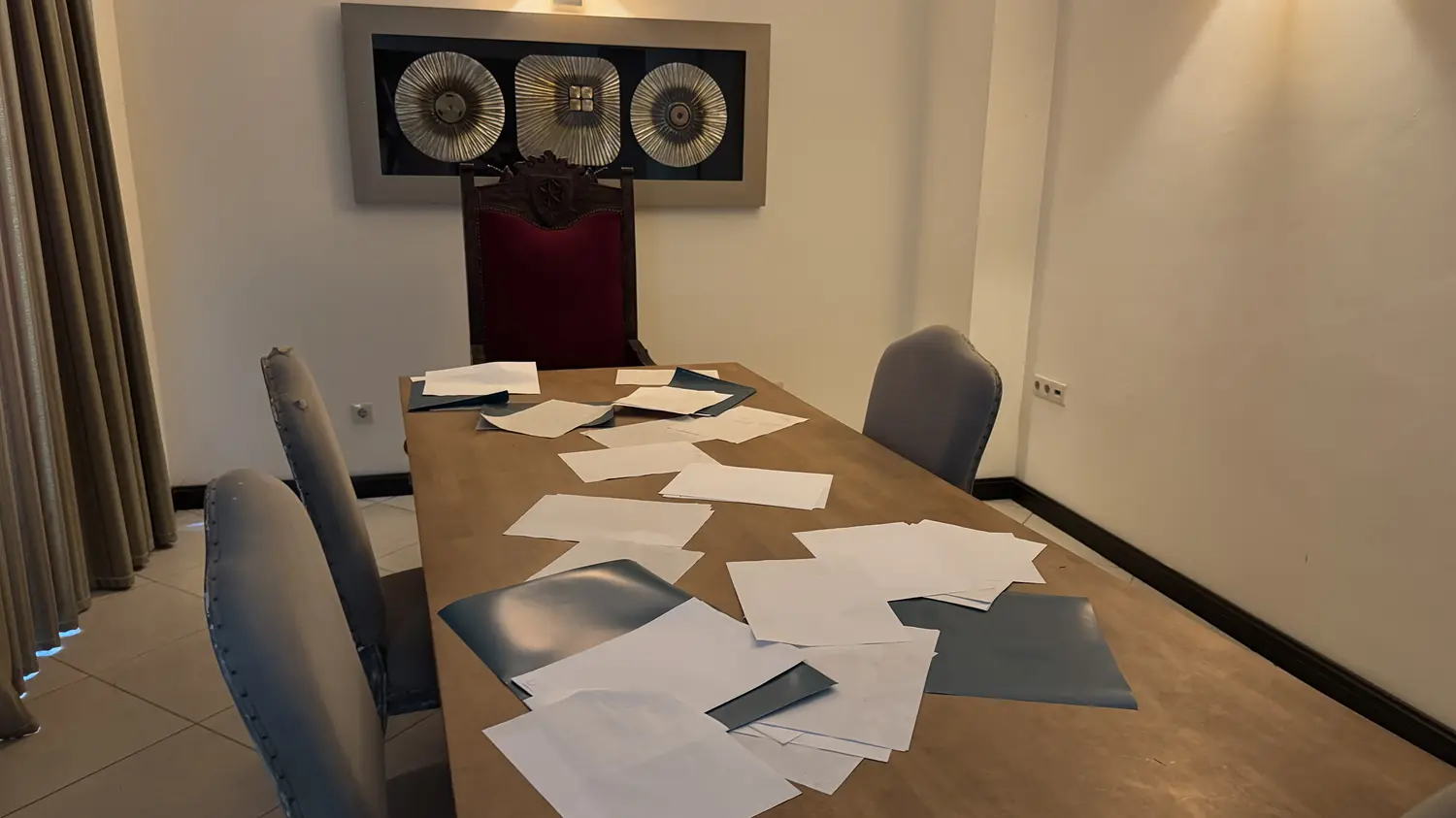 Kurşun izleri, kırık eşyalar, kanlı yatak... FETÖ'nün saldırdığı otel odasındaki izler 10 yıldır muhafaza ediliyor