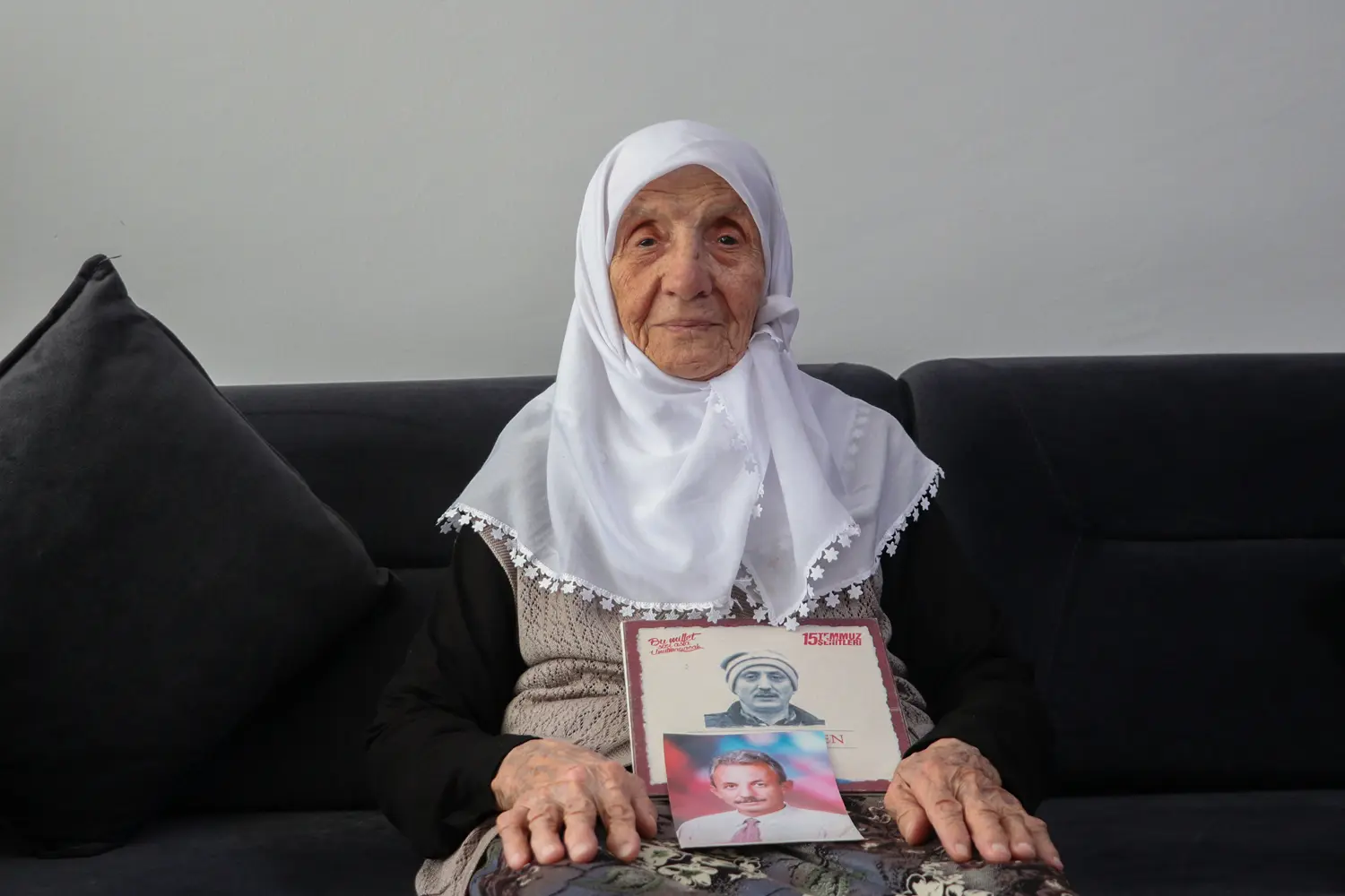 Evlat acısıyla geçen 10 yıl! 100 yaşındaki anne, 3 şehidinin arkasından ağıt yakıyor