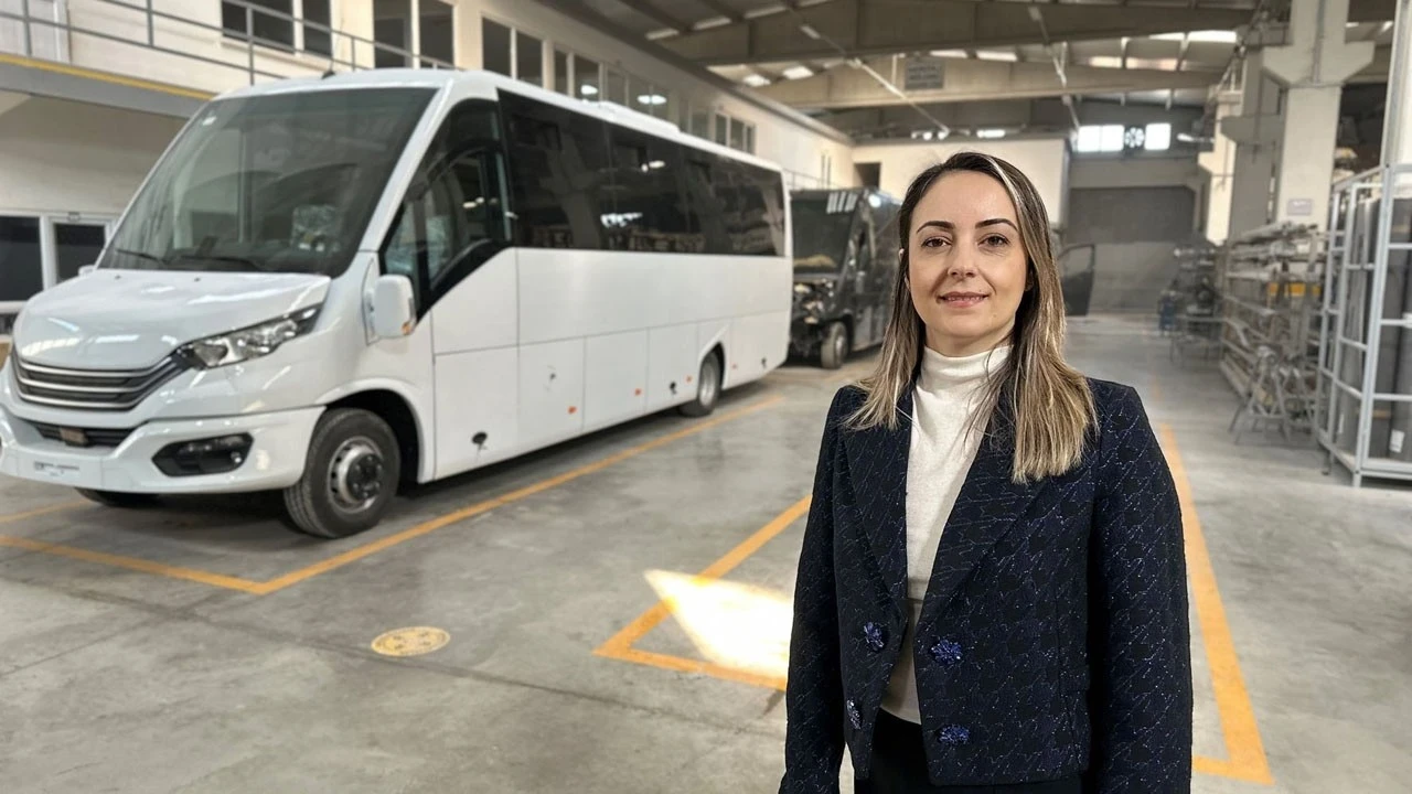 Erener, özel tasarım turizm araçlarıyla 17 yıldır Avrupa yollarında
