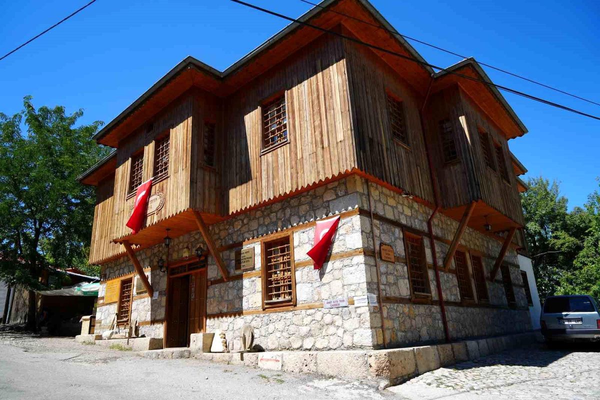 "Orda Bir Köy Var Uzakta" şiirinin ilham kaynağı Apçağa ziyaretçilerini ağırlıyor