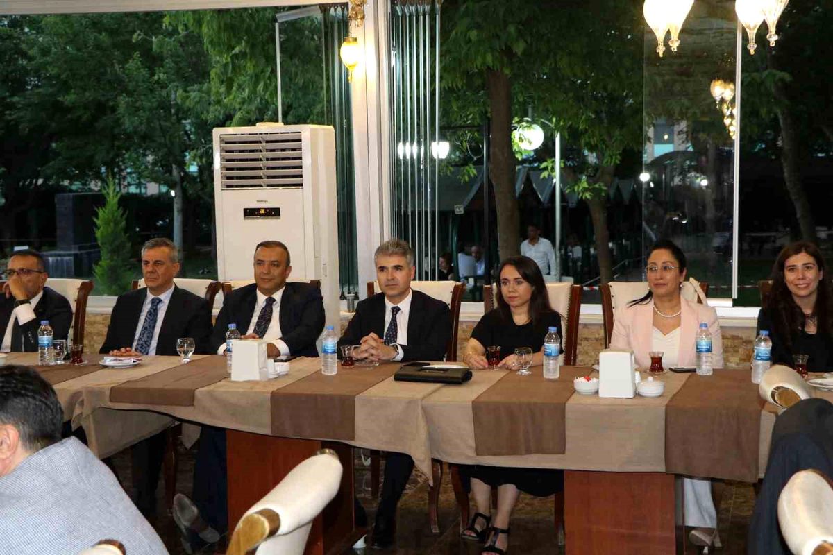 Gaziantep'te görev yerleri değişen hakim ve Cumhuriyet savcılarına veda programı düzenlendi