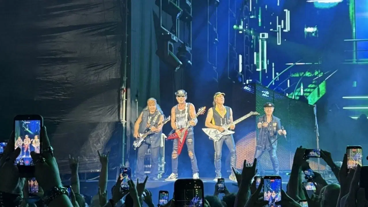 Rock müziğin efsanesi Scorpions İstanbul'u salladı: 'Bir gün böyle bir sahnede olmanın hayalini kuruyorduk'