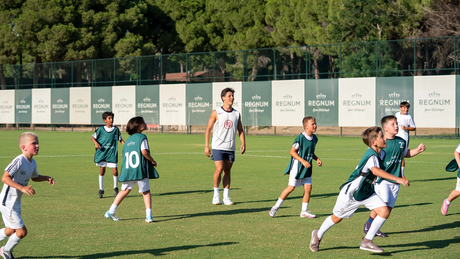 Arda Güler, minik futbolcularla bir araya geldi