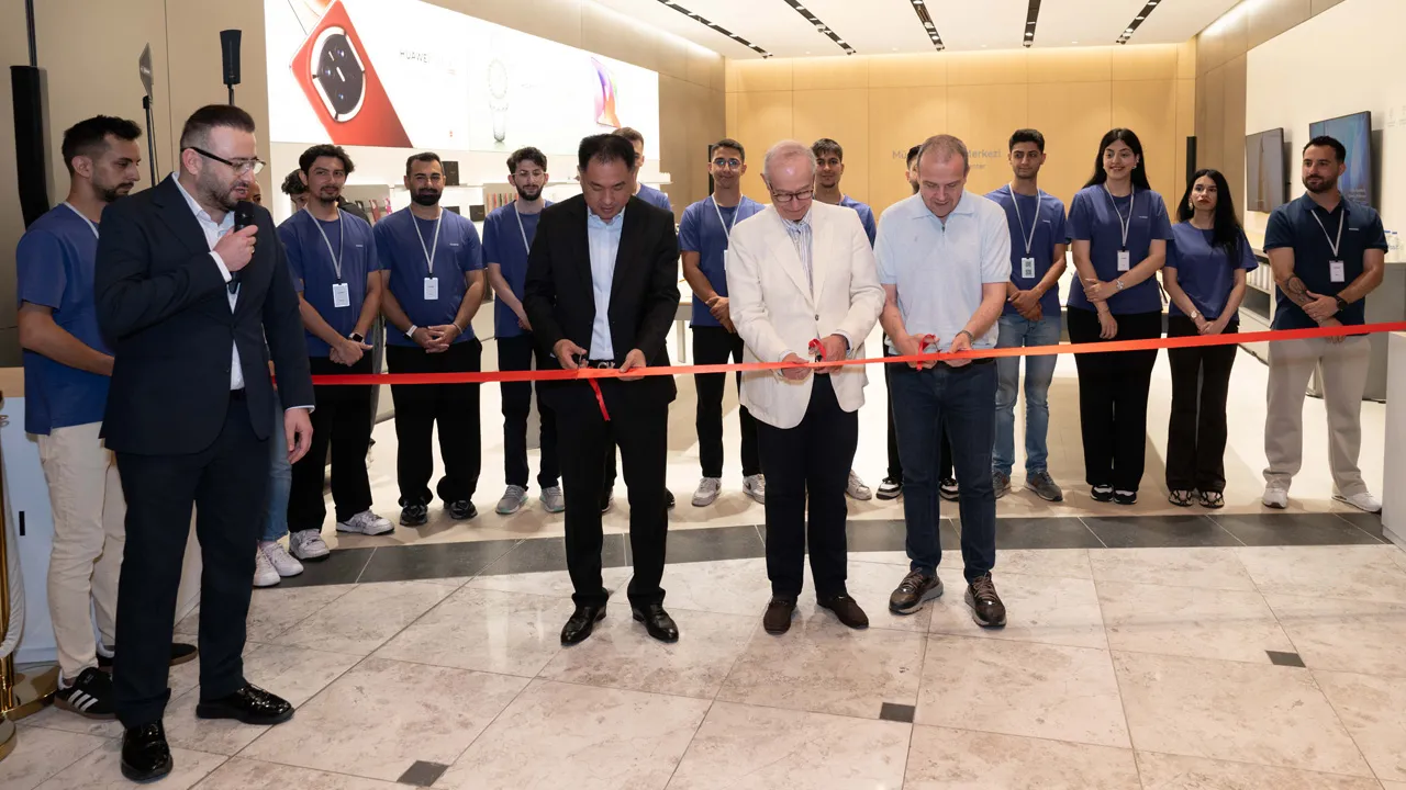 Huawei, Türkiye’deki ilk mağazasını İstanbul’da açtı