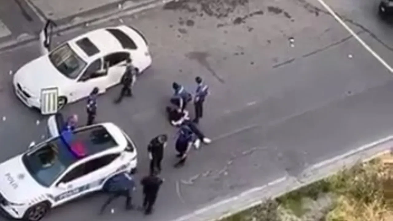 Vale ile müşteri arasında silahlı kavga! Polis hızla müdahale etti
