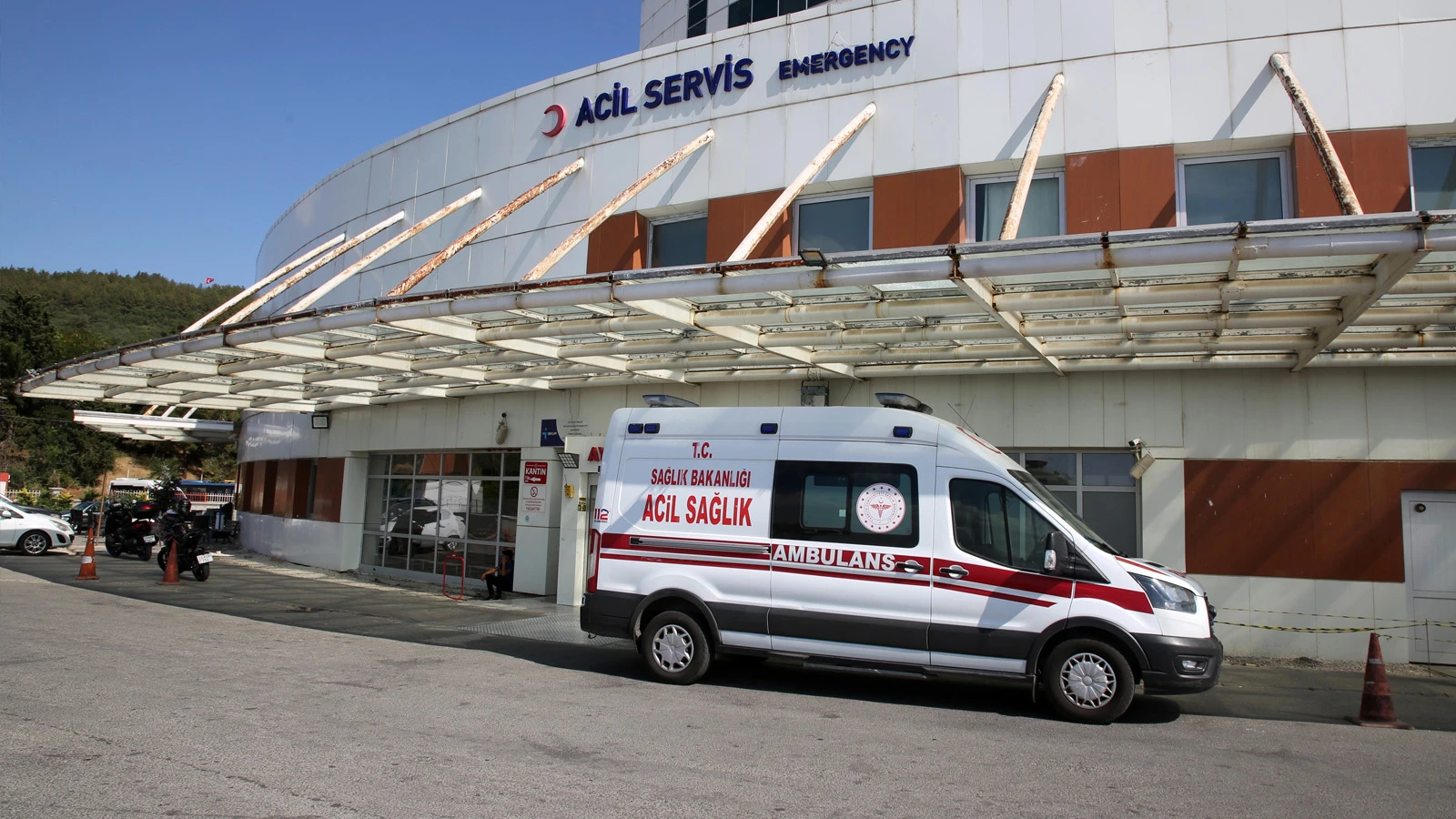 Yanan otların üzerine düşüp yaralanan kadın yaşam savaşını kaybetti