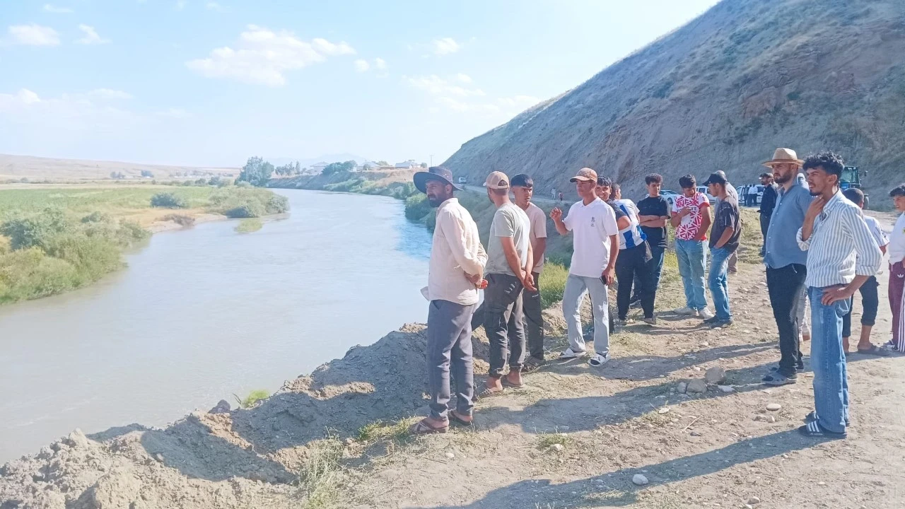 Akarsu faciası: Bir kardeş öldü, diğeri aranıyor