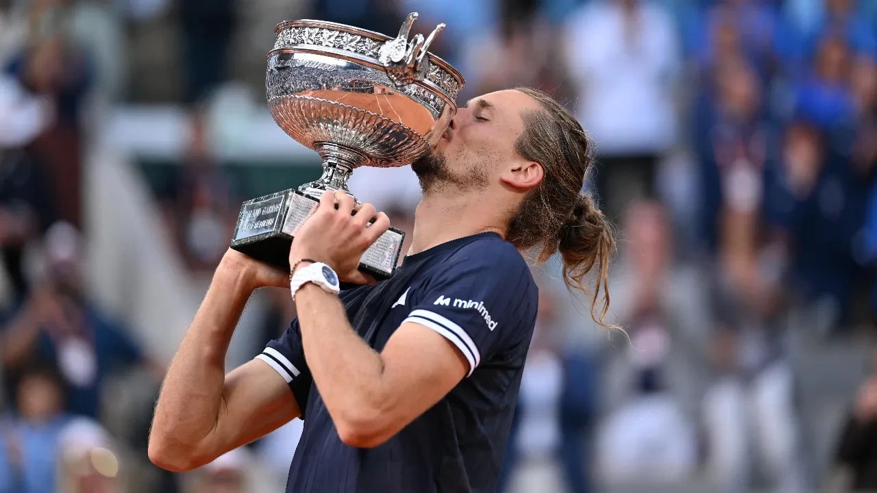 Roland Garros'ta erkeklerde şampiyon Alexander Zverev! Kariyerinde ilki başardı