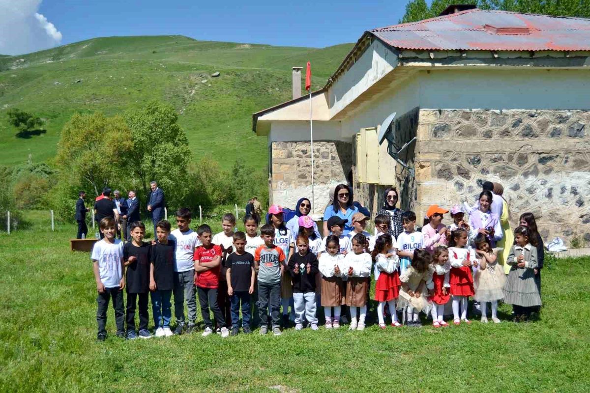 Karaçoban'dan Türkiye'ye örnek sosyal sorumluluk projesi: "Orda bir köy var çok da uzak değil"