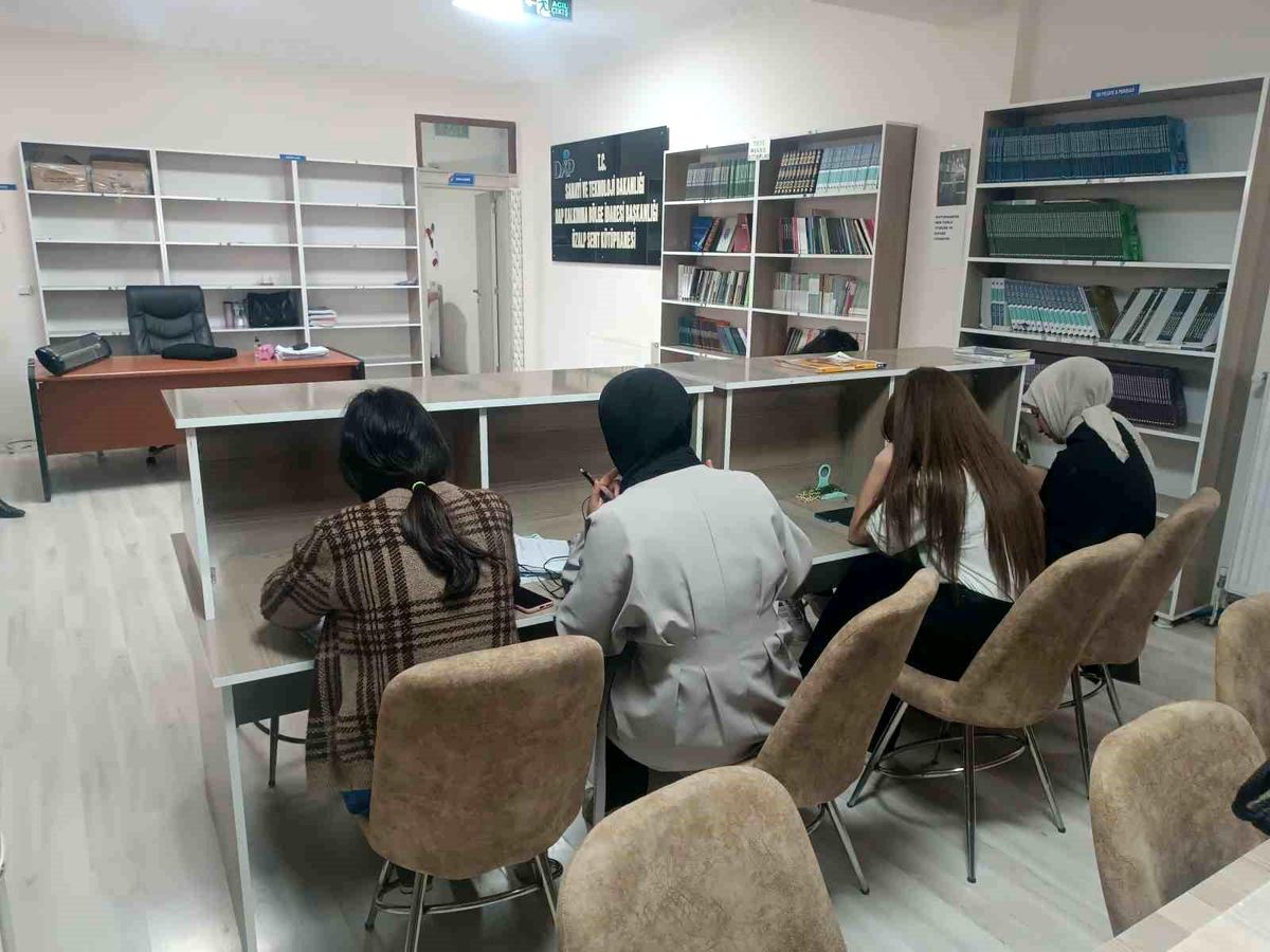Özalp'te Diyanet Etüt Merkezi ve kütüphane yoğun ilgi görüyor