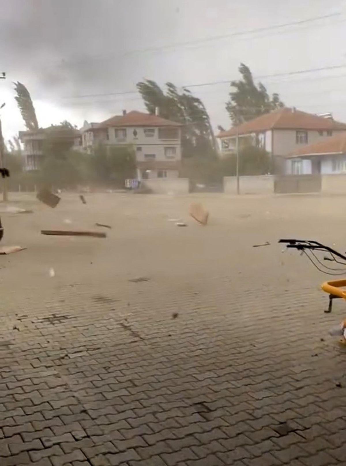 Tokat’ta fırtına ve sağanak hayatı olumsuz etkiledi