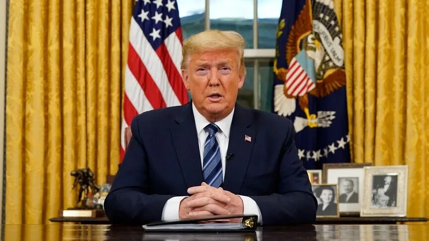 Trump, çocuk yatırım hesaplarının tanıtımı için New York ve Nasdaq borsalarının açılış zilini çaldı