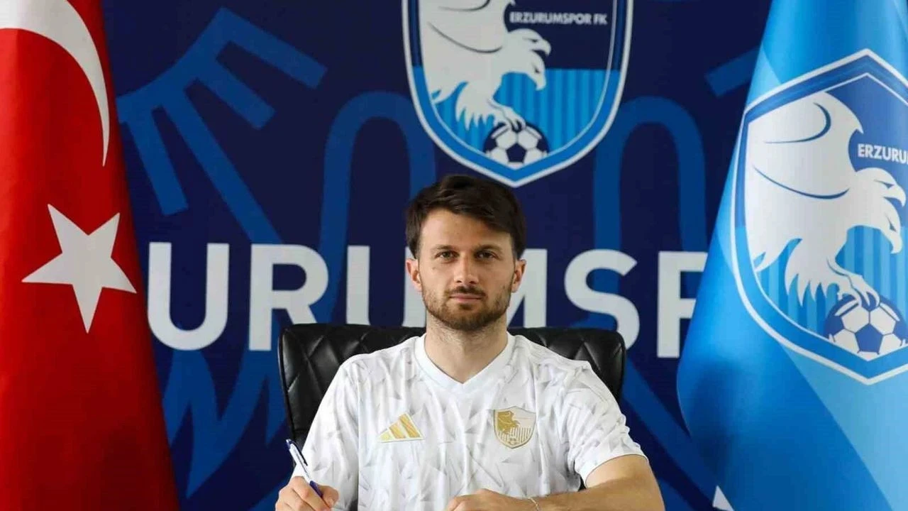 Erzurumspor FK'da Murat Cem Akpınar'la devam kararı
