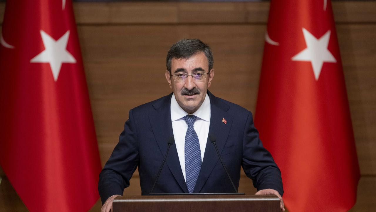 Cumhurbaşkanı Yardımcısı Yılmaz'dan KKTC A Milli Takımı'na tebrik