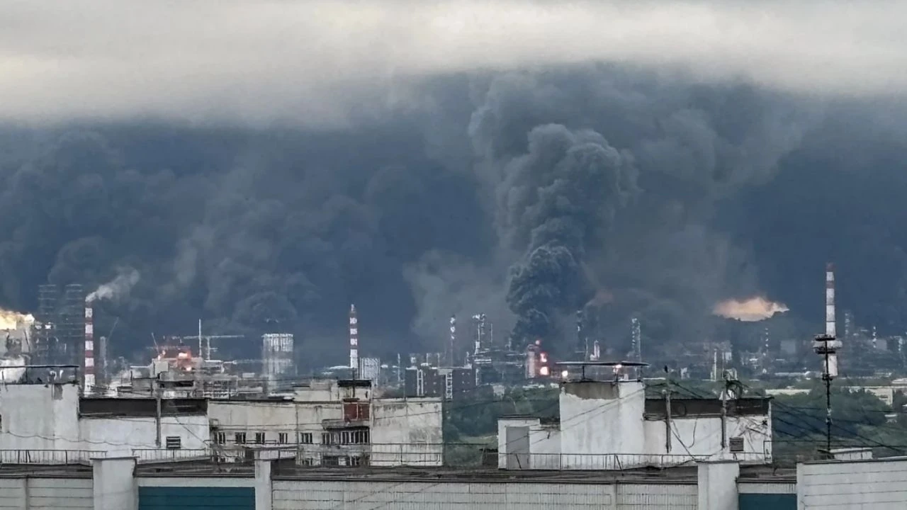 Moskova’ya İHA yağmuru: Ukrayna, petrol tesislerini hedef aldı!