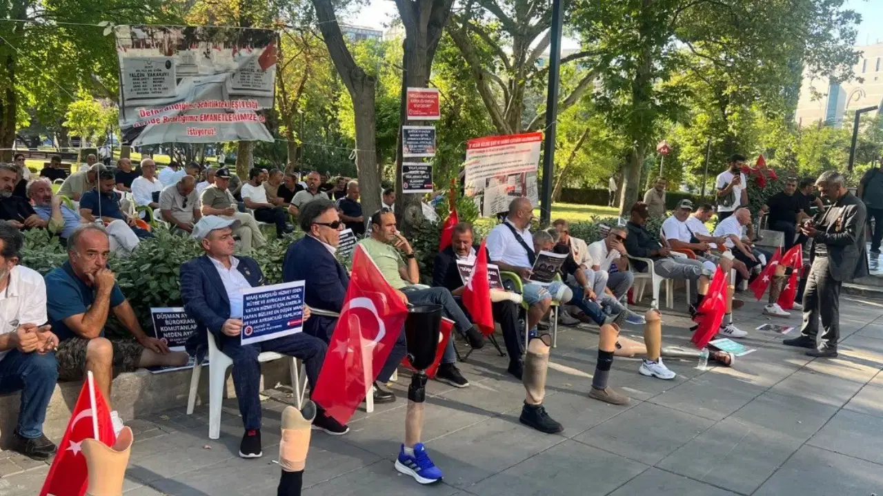 Er gazi ve şehit aileleri Güvenpark'ta: 'Haklarımız verilene kadar ayrılmayacağız'
