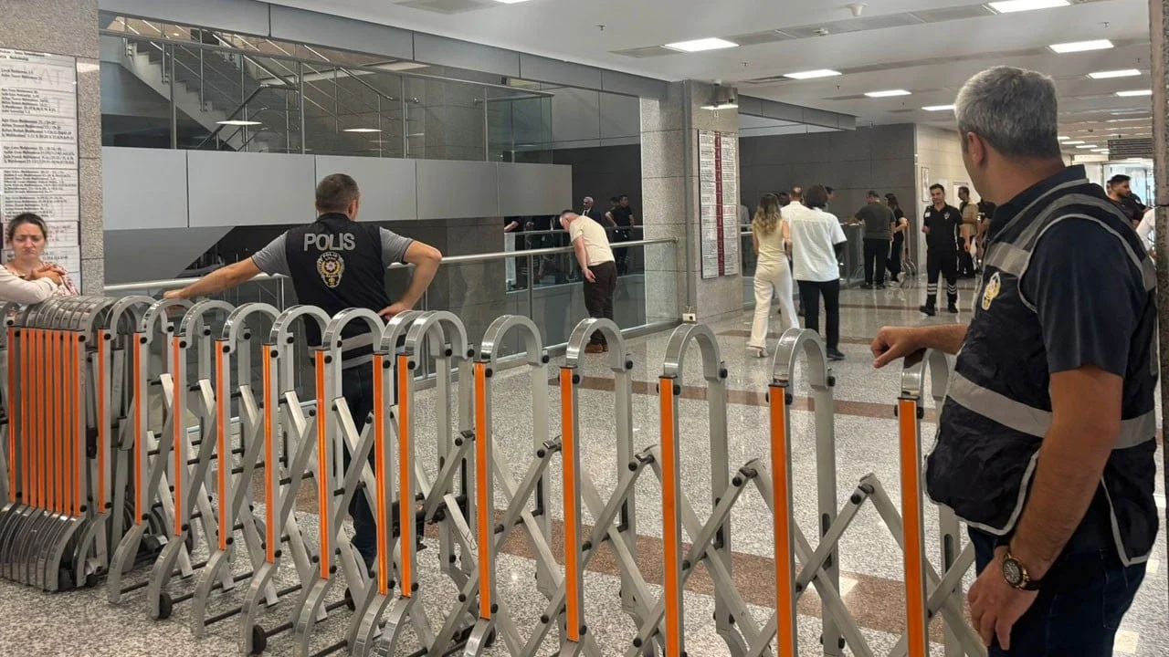 Adliyede dehşet! Kelepçeli halde 6. kattan atlayarak intihar etti