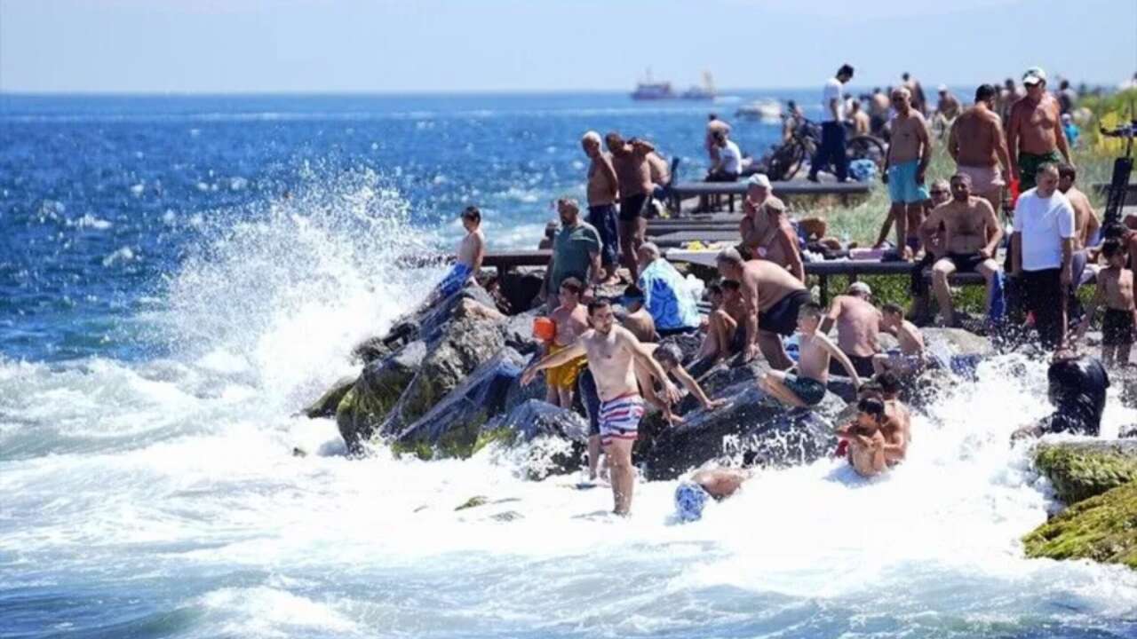 İstanbullular serinliği sahil ve parklarda aradı